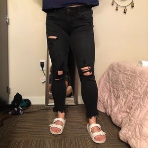 AE BLACK DISTRESSED JEGGINGS